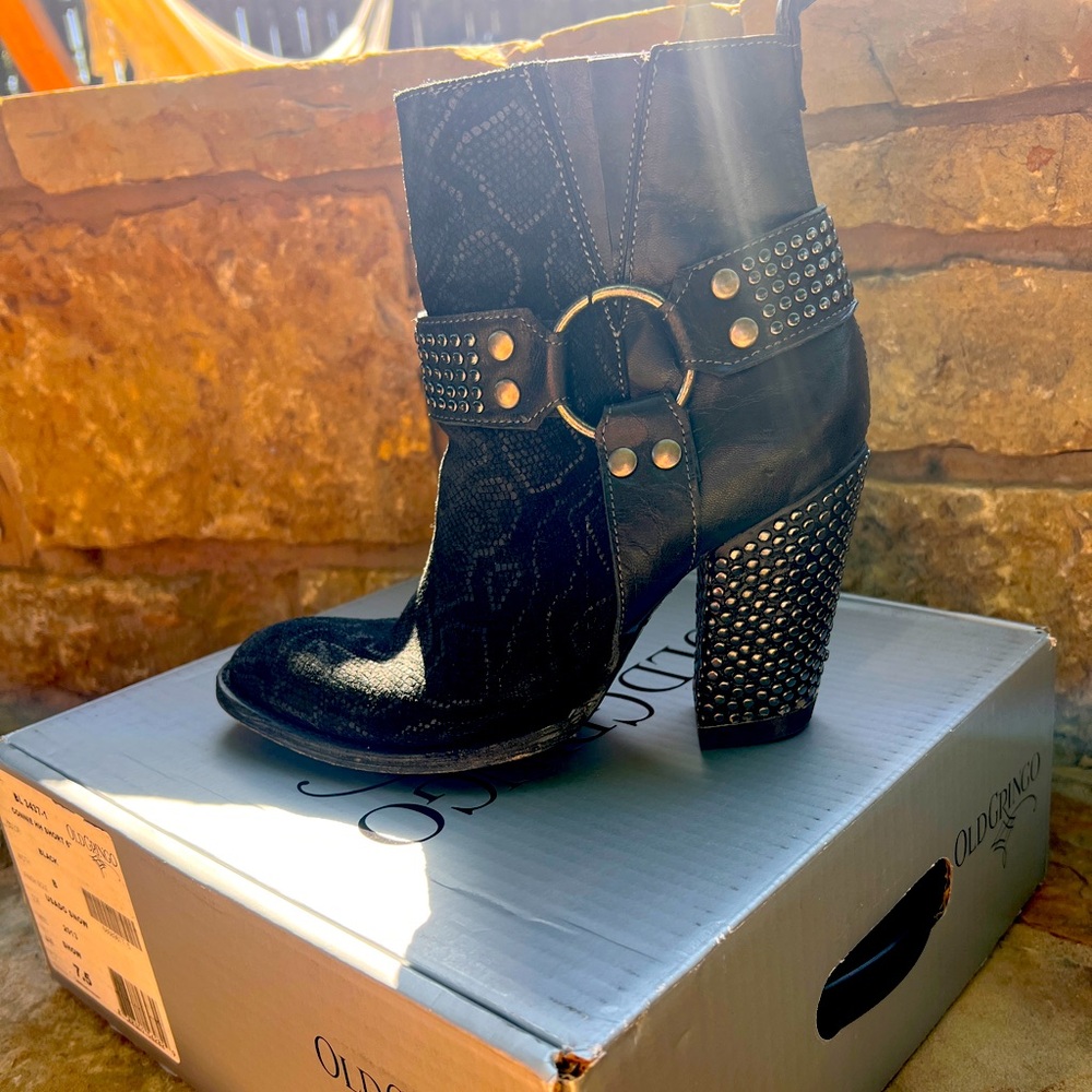 Old Gringo studded heel boots!